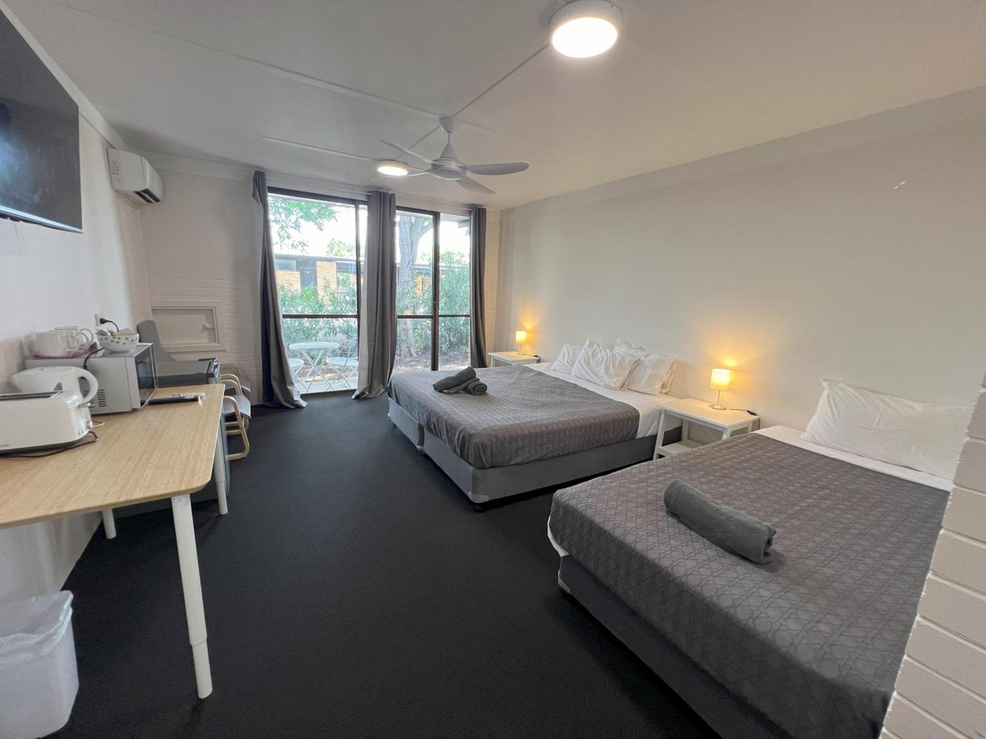 Jumbuck Motor Inn - Pool - Pet Friendly Section - King Beds Longreach Exterior photo