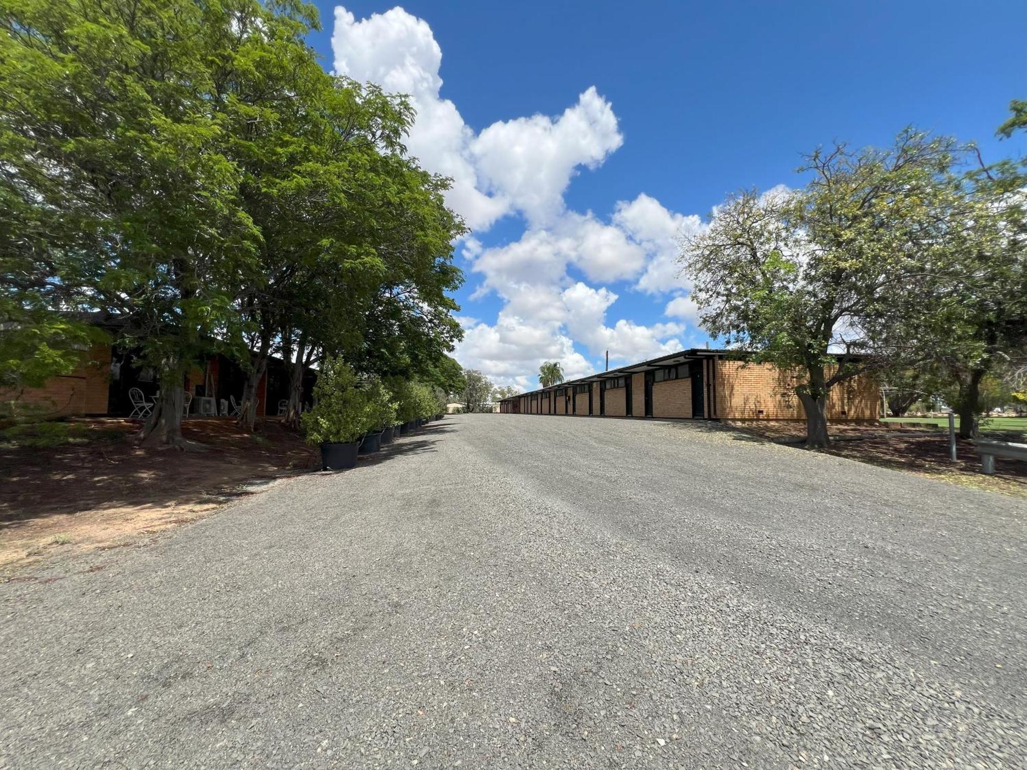 Jumbuck Motor Inn - Pool - Pet Friendly Section - King Beds Longreach Exterior photo