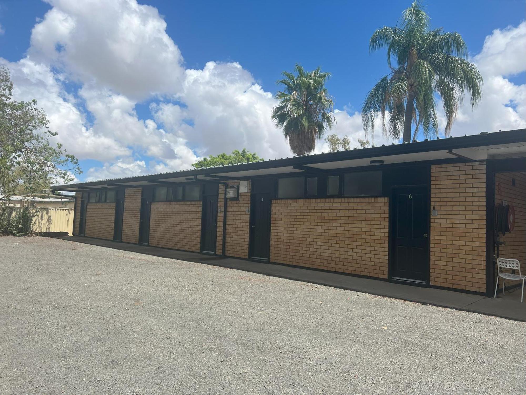 Jumbuck Motor Inn - Pool - Pet Friendly Section - King Beds Longreach Exterior photo