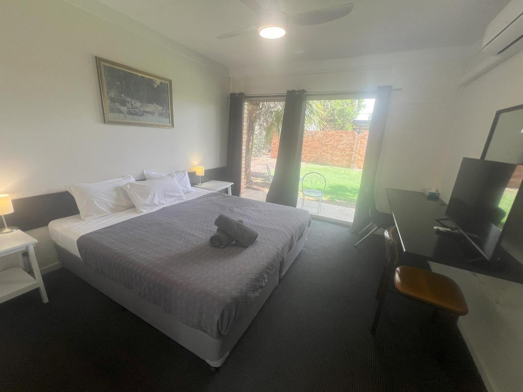 Jumbuck Motor Inn - Pool - Pet Friendly Section - King Beds Longreach Exterior photo