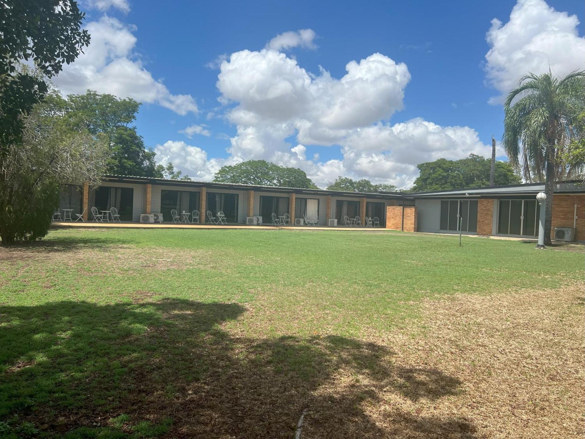Jumbuck Motor Inn - Pool - Pet Friendly Section - King Beds Longreach Exterior photo