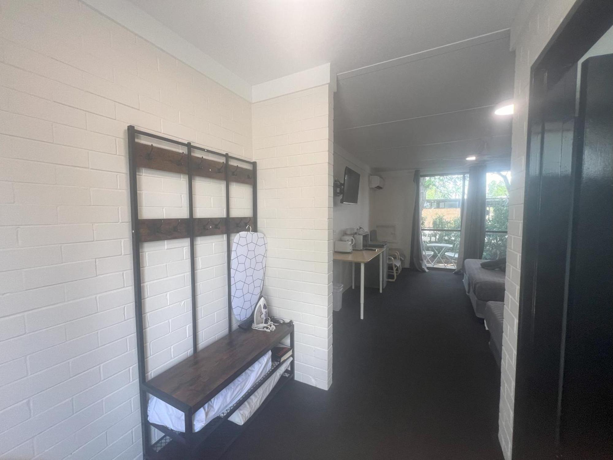 Jumbuck Motor Inn - Pool - Pet Friendly Section - King Beds Longreach Exterior photo