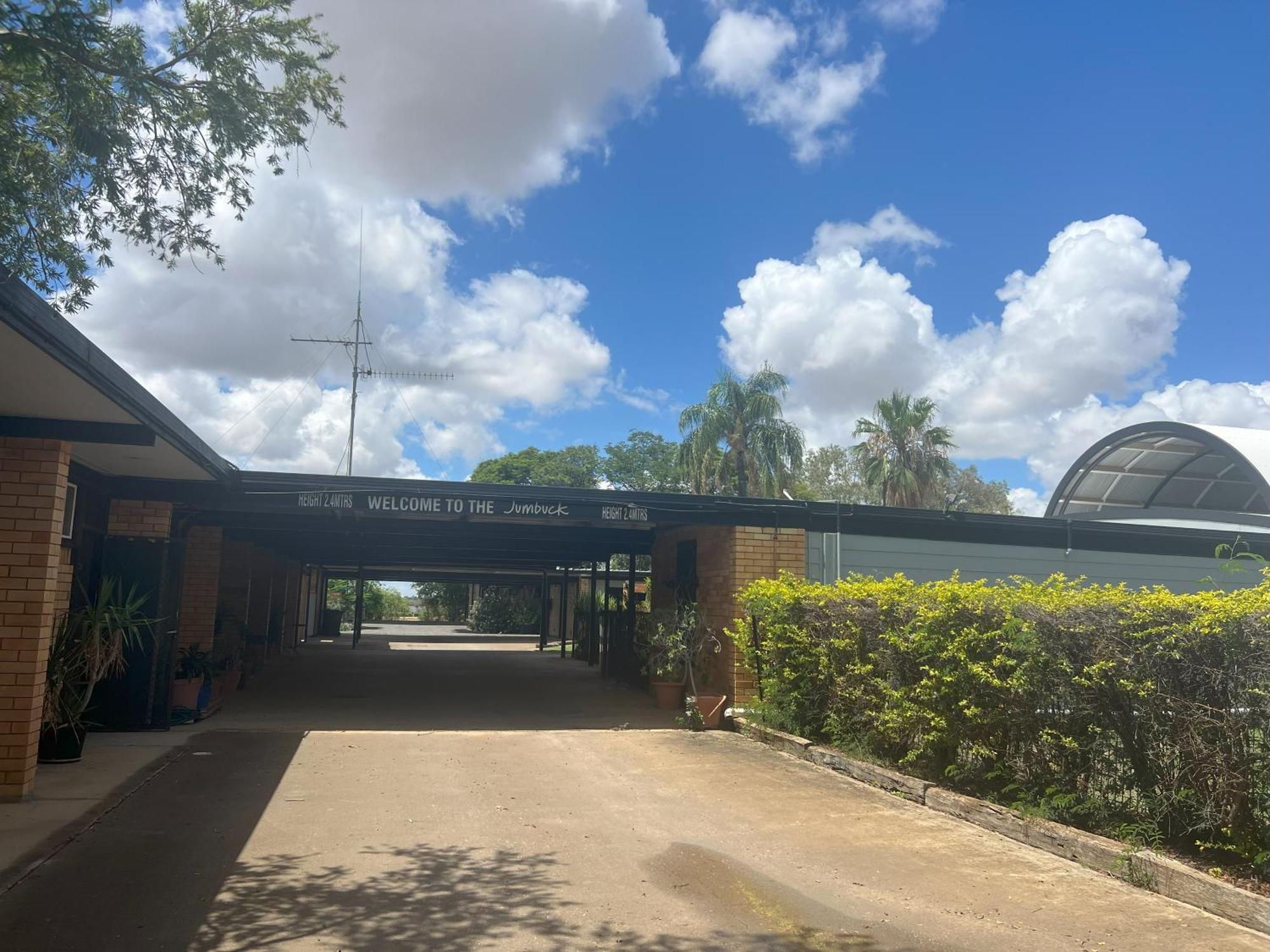 Jumbuck Motor Inn - Pool - Pet Friendly Section - King Beds Longreach Exterior photo